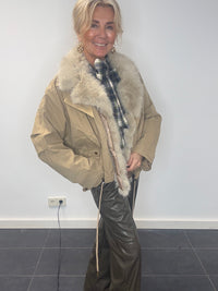 Khaki fluffy bomber❌let op valt klein uit ❌lXL valt als SM ❌