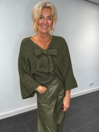 Pull en maille vert armée