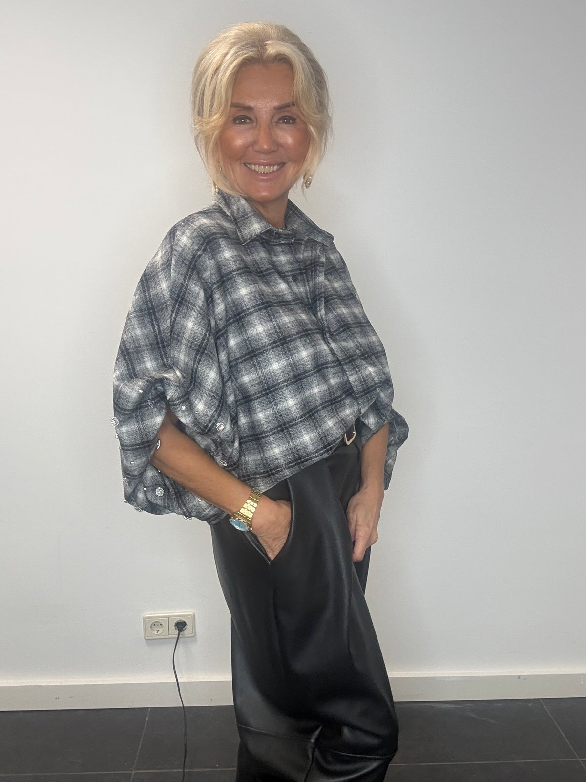 Bluse Emma sort ternet med strass