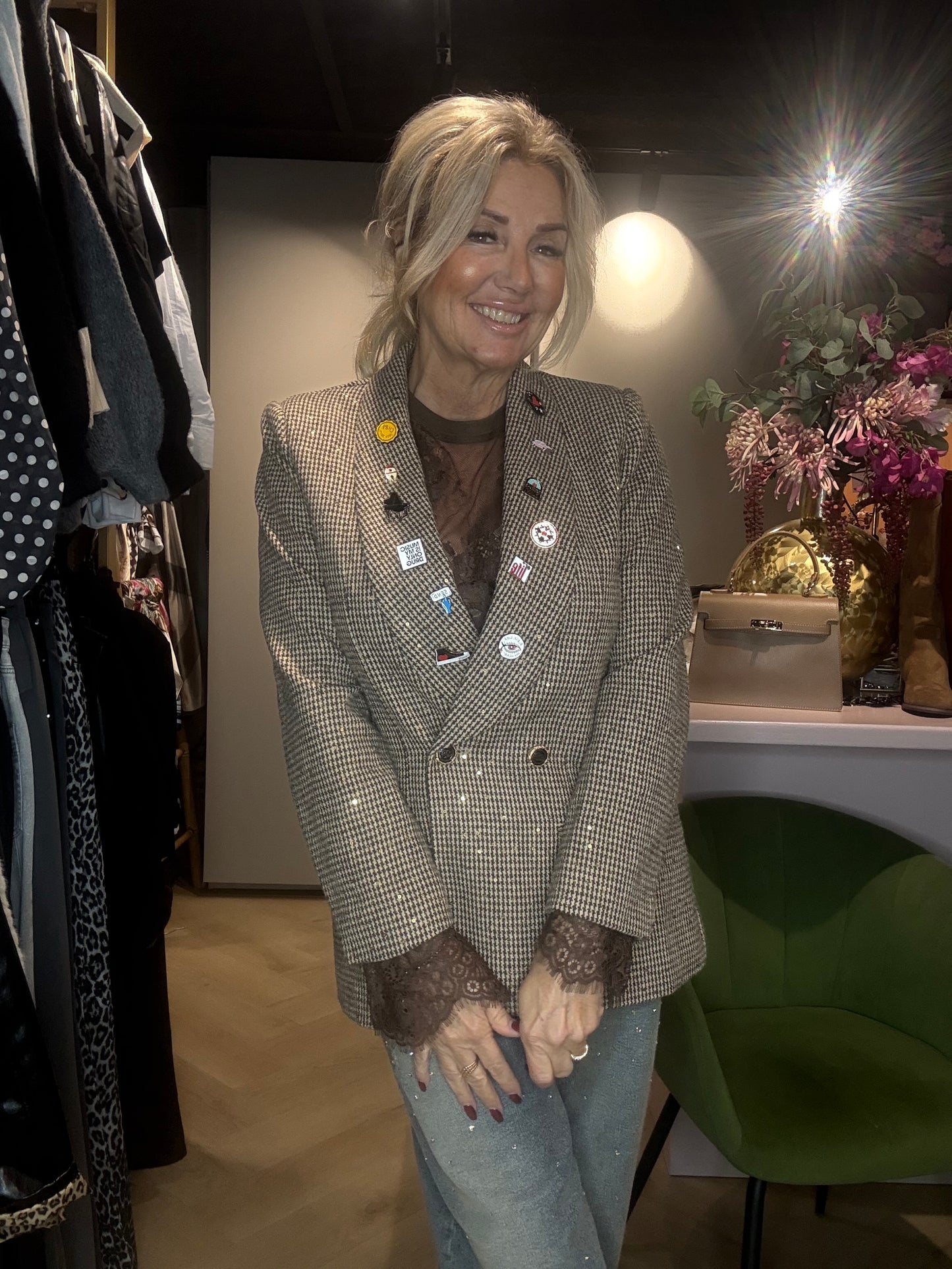 Colbert Bruin Ruitje met Shimmer en Broches