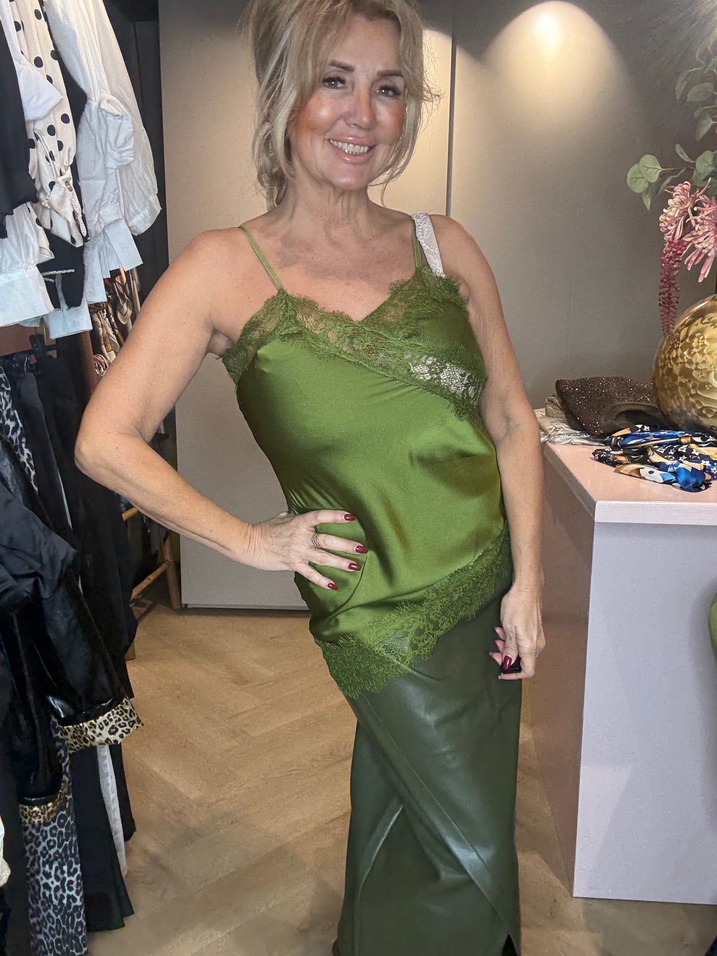 Top Lace groen satijn