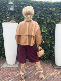 Product titel puh Leatherlook Camel Cape jasje