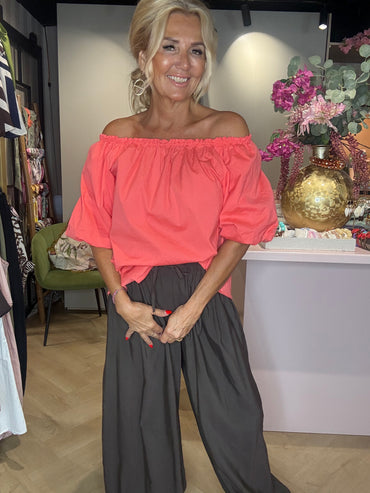 Blusa con hombros descubiertos coral