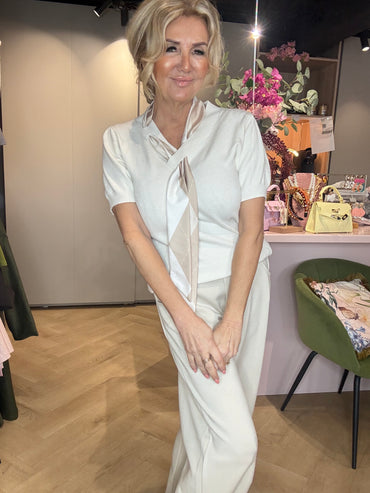 Truitje off White shawl