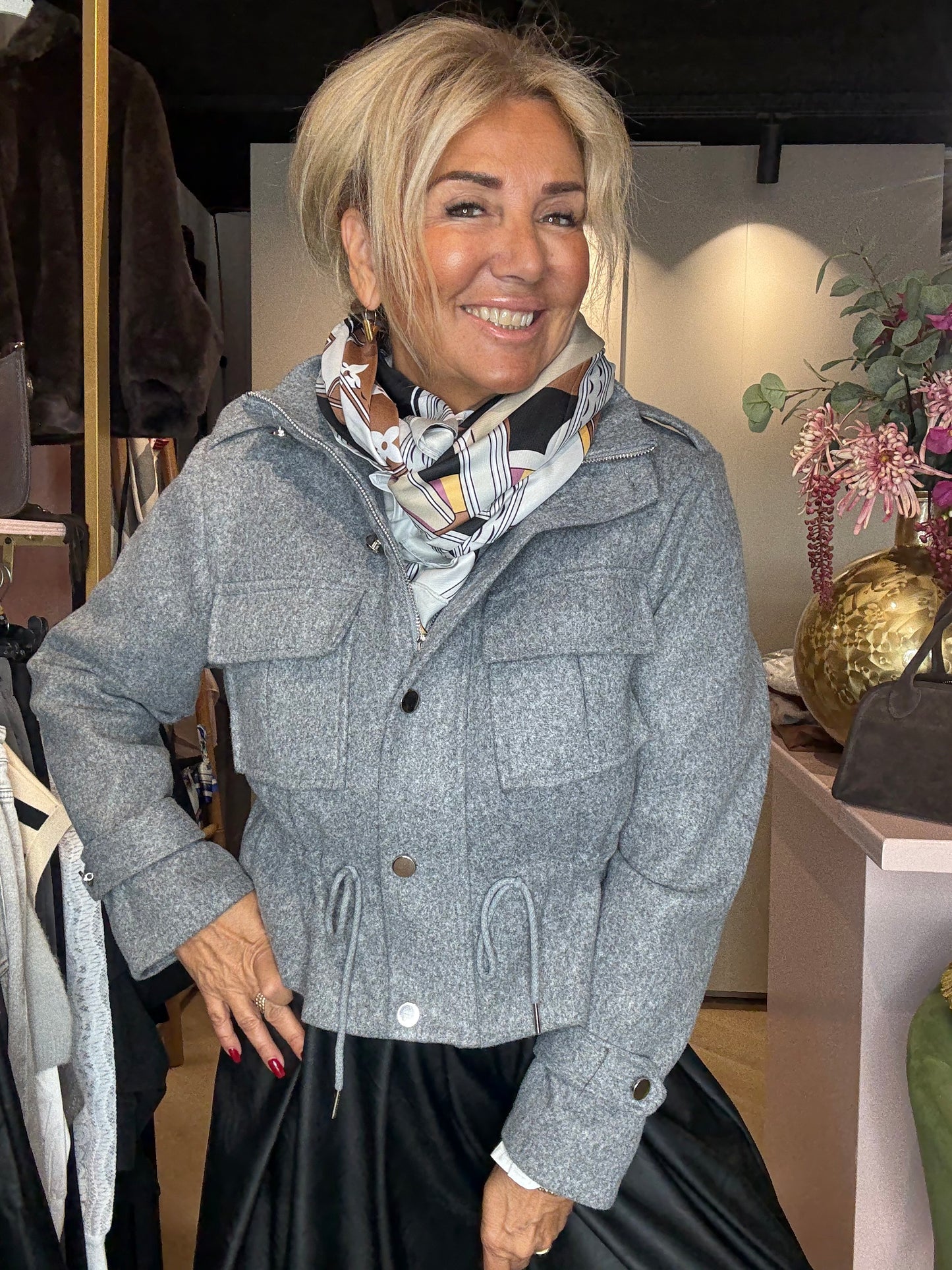 Jasje Kort Model Grijs