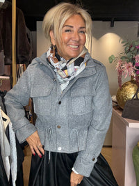 Jasje Kort Model Grijs