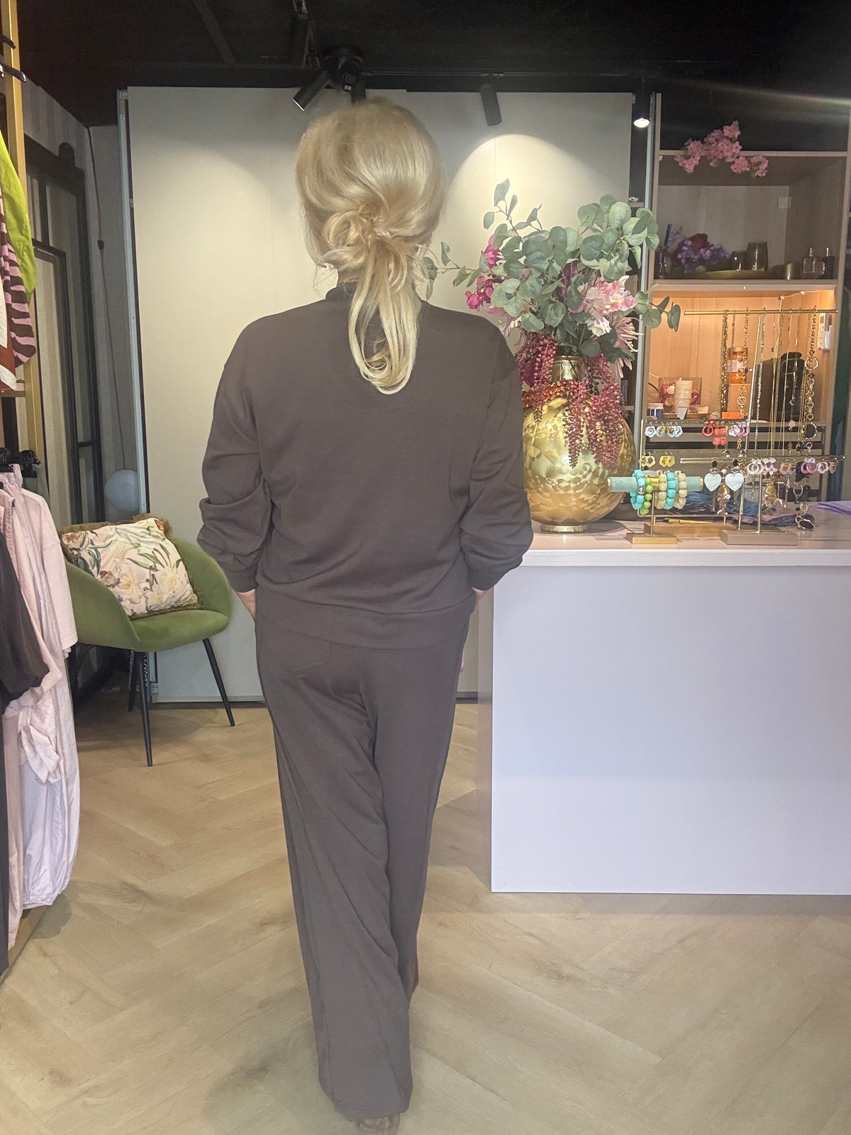 2-piece jogging suit set with dark brown lace