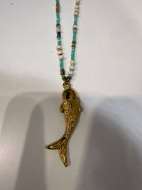 Collar de pez turquesa