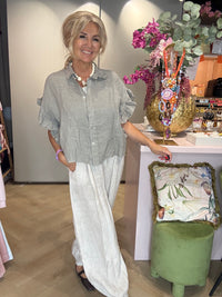 Blouse en lin taupe à manches volantées