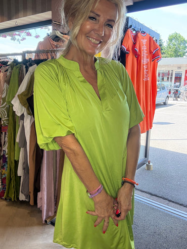Kleid mit Ballonärmeln in Matcha