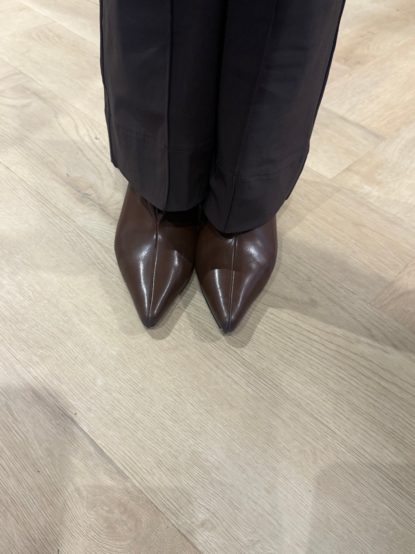 Laars Donkerbruin Queenie Hakje