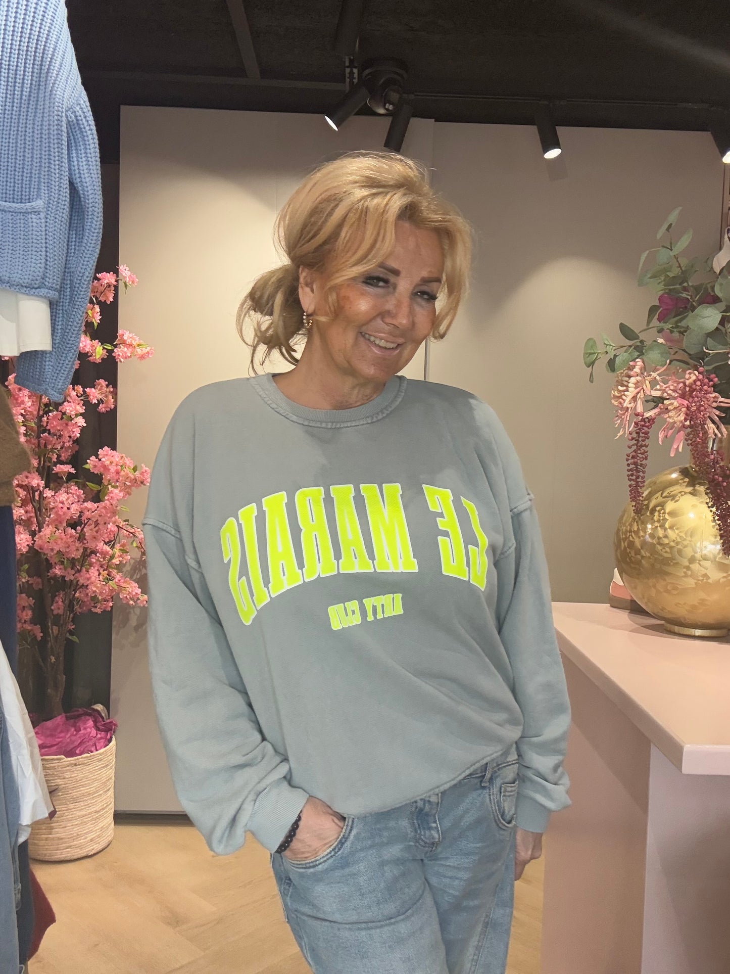 Sweater met Fluor Gele opdruk Le Marais Grijs