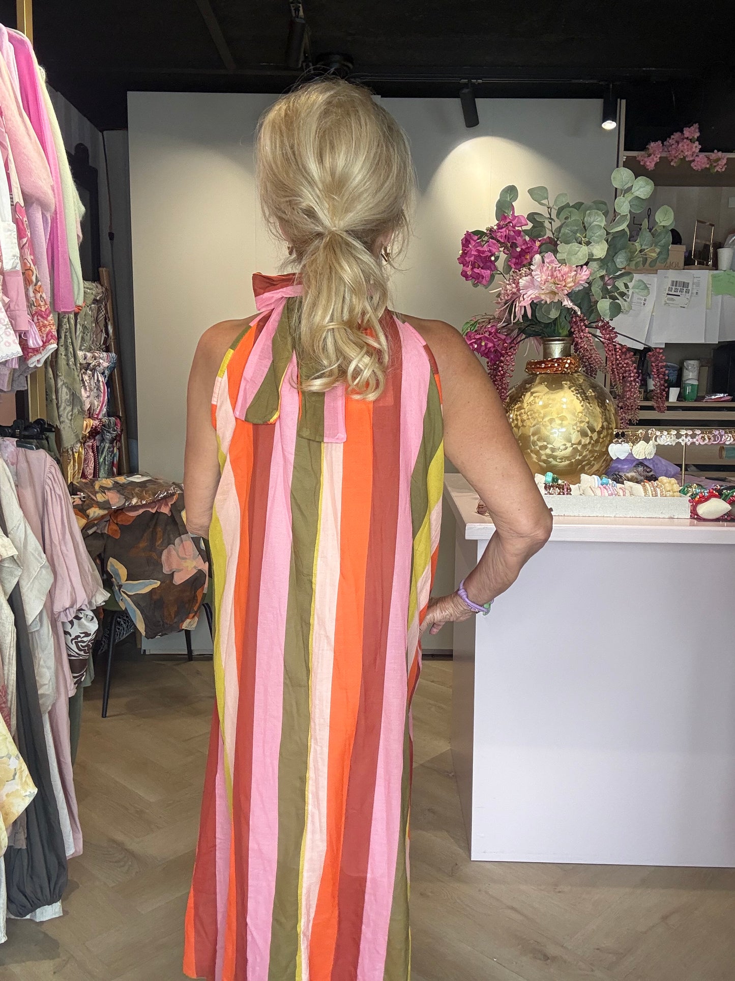 Klänning Randig orange halterneck