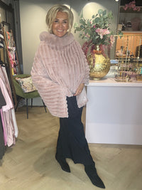 Poncho en fausse fourrure rose poudré