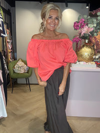 Bluse med bare skuldre i koral