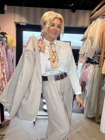 Broek plooi Taupe krijtstreep