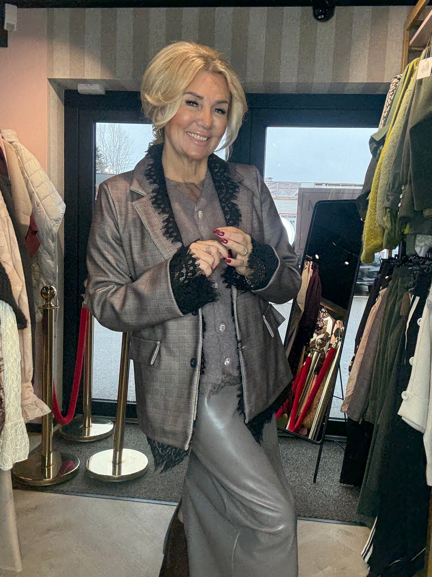 Colbert Ruit Bruin Lace