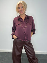Silkebluse i auberginefarve