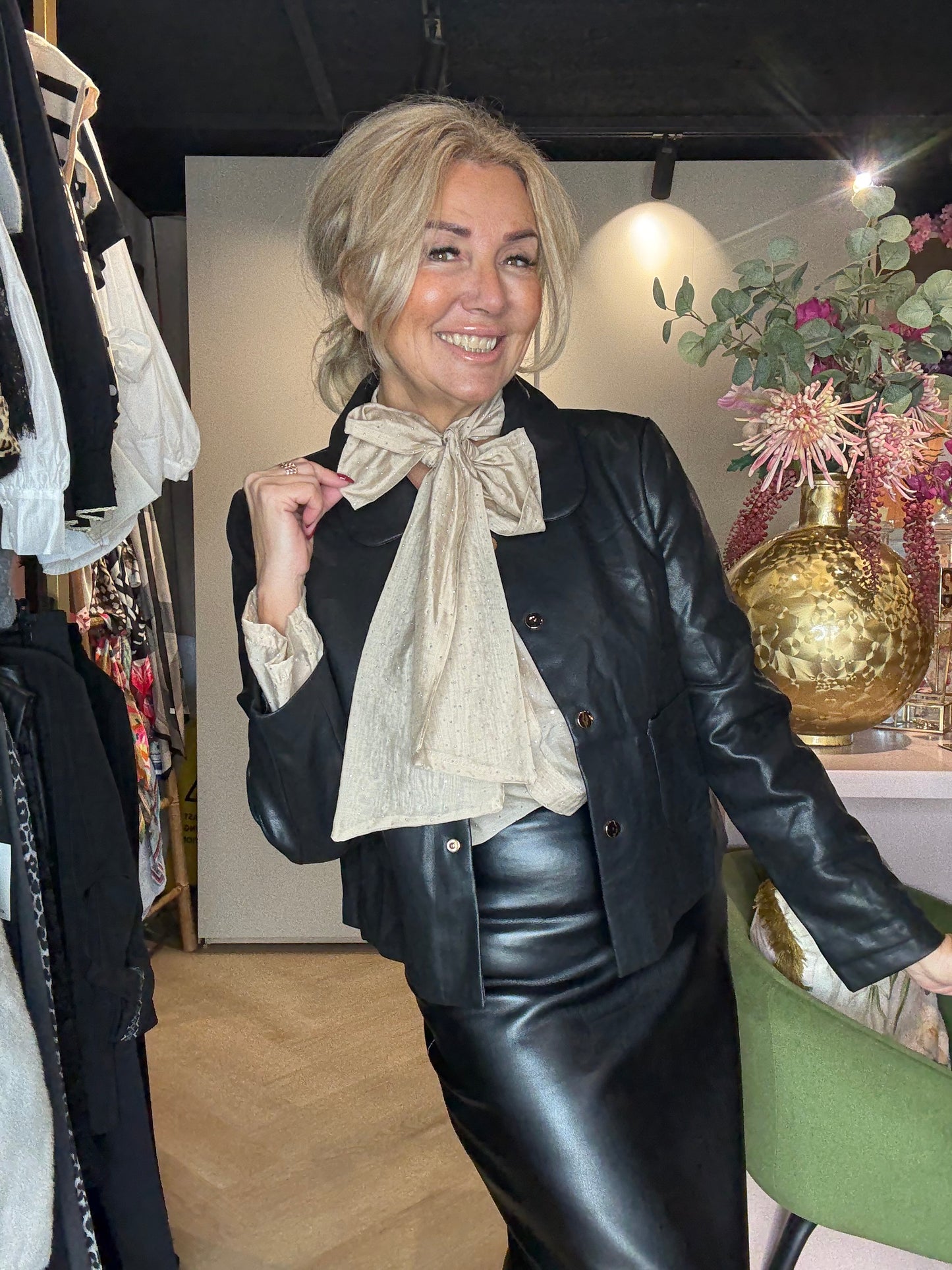 Blouse Bow Studs ✨✨Beige