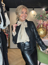 Blouse Bow Studs ✨✨Beige