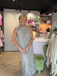 Kjole med halterneck i taupe strik