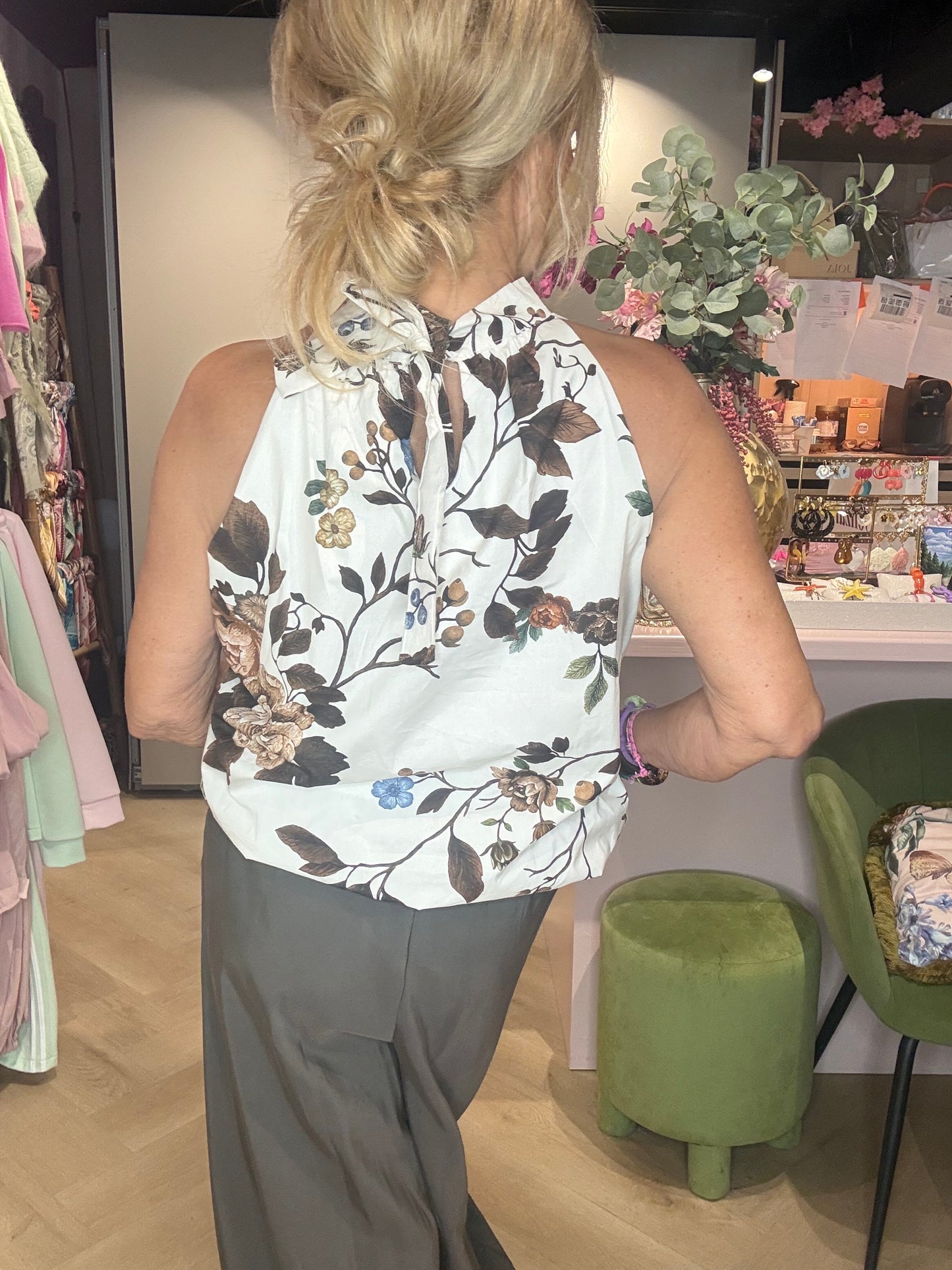 Haut dos nu à fleurs marron
