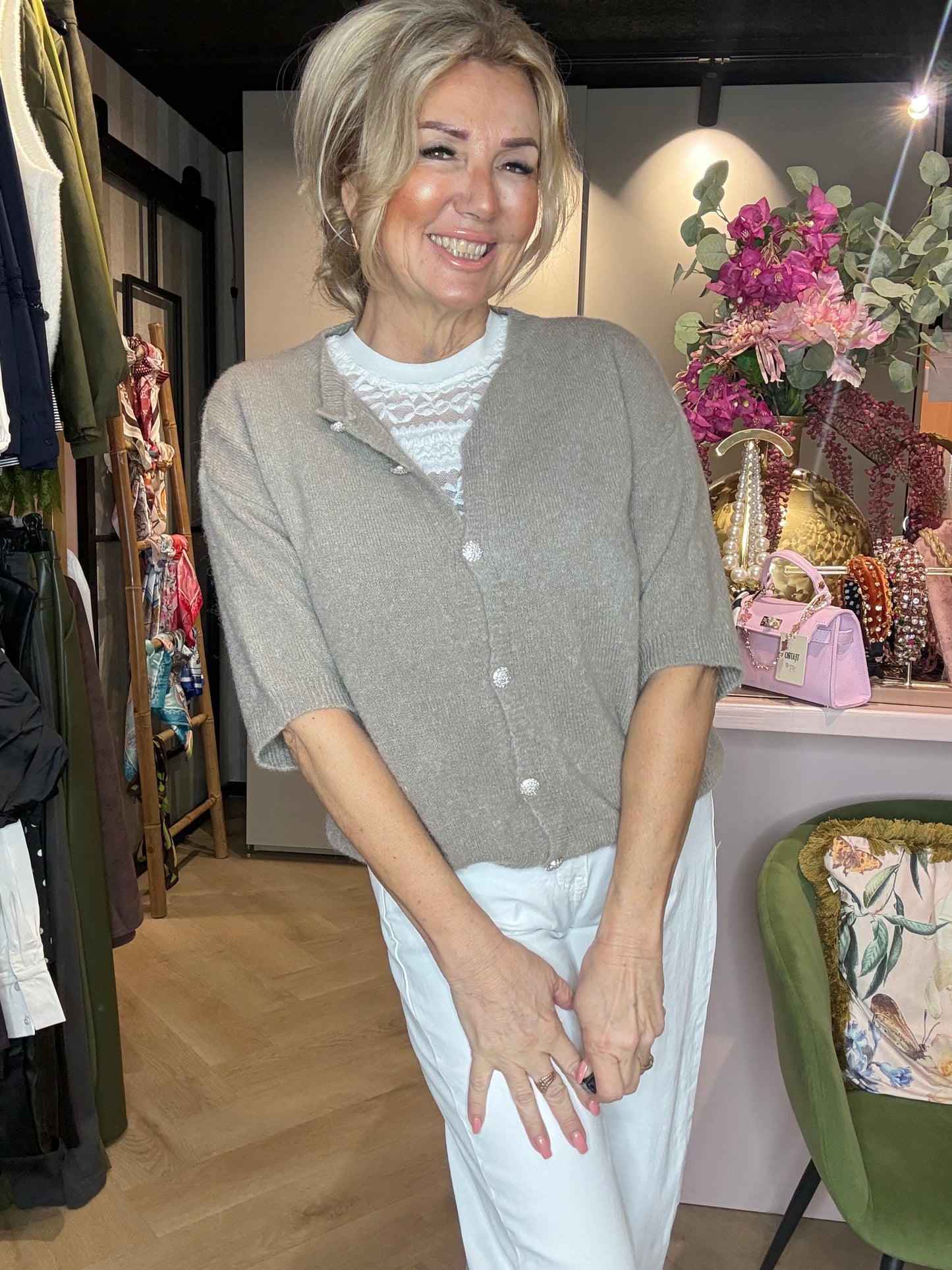 Taupe alpaca vestje korte mouw Strass knoop