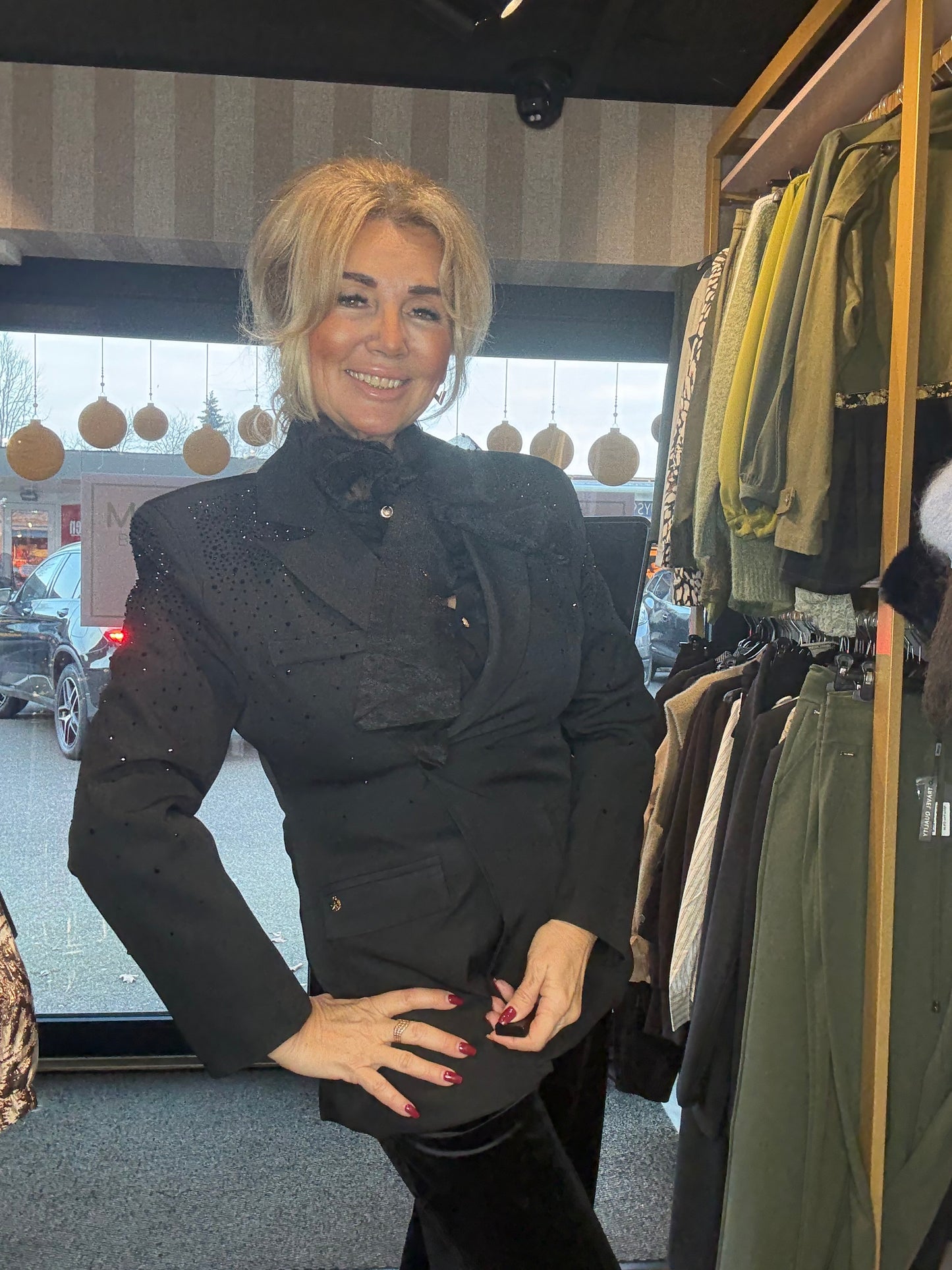 Colbert Zwart  getailleerd