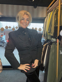 Colbert Zwart  getailleerd