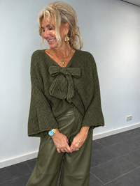 Pull en maille vert armée