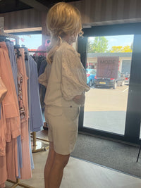 ✨ Triple Nine Short met Gold Bies Elastiek – SR2504 Beige