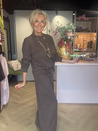 2-piece jogging suit set with dark brown lace