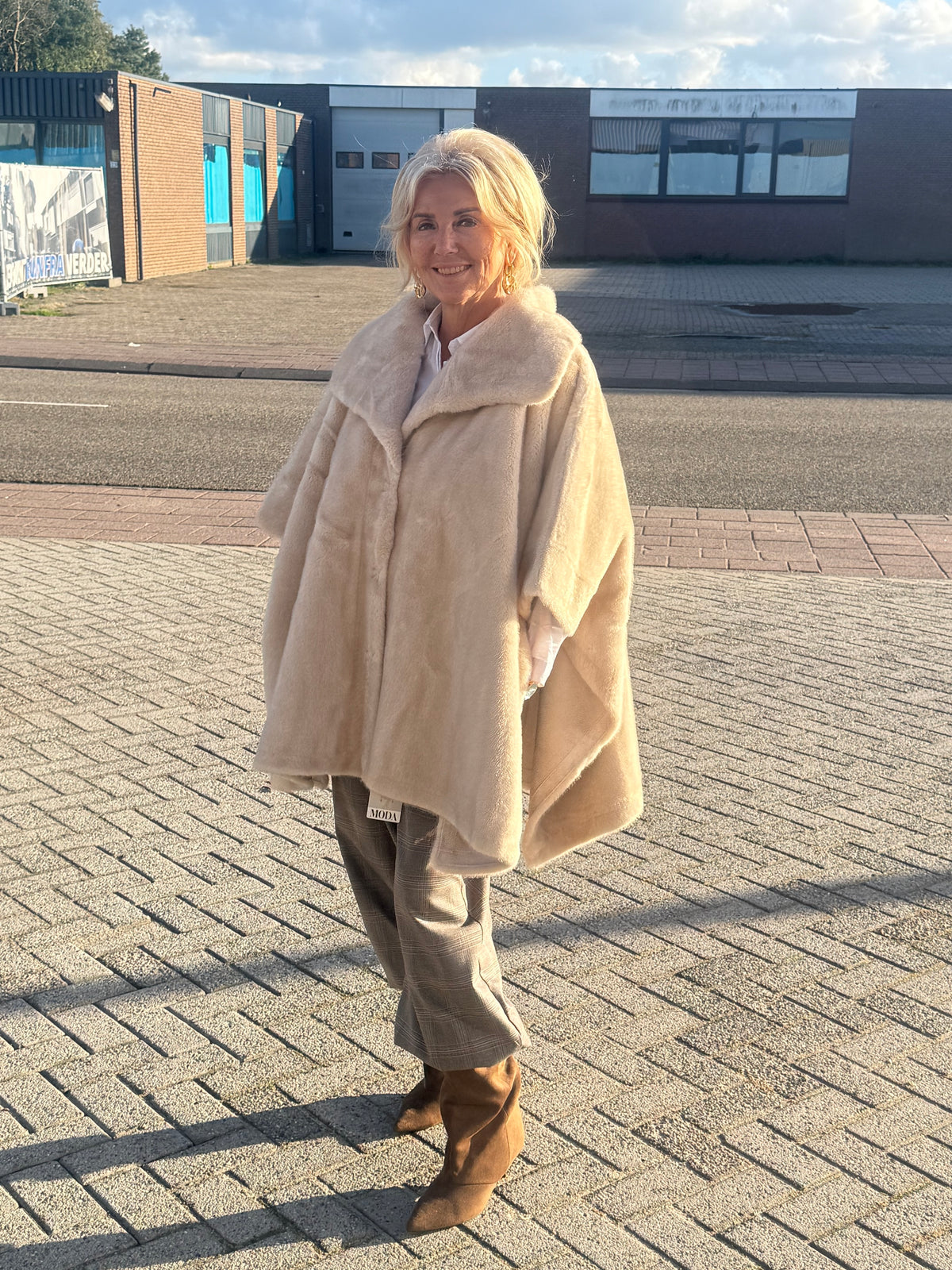 Poncho jas fake Furr crème