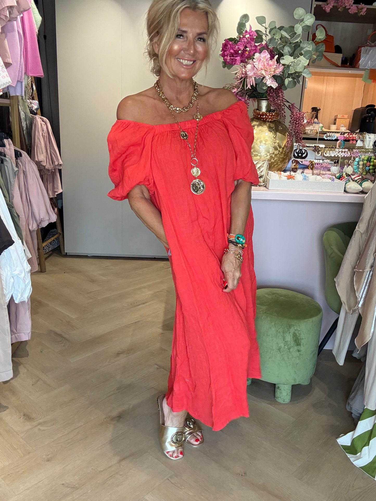 Vestido de lino con manga globo en rojo nuevo