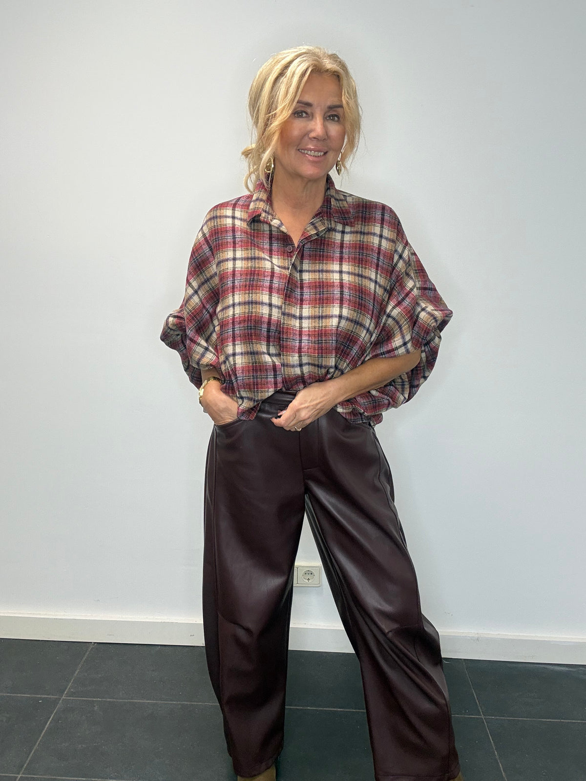 Bluse Emma bordeauxfarvet råhvid