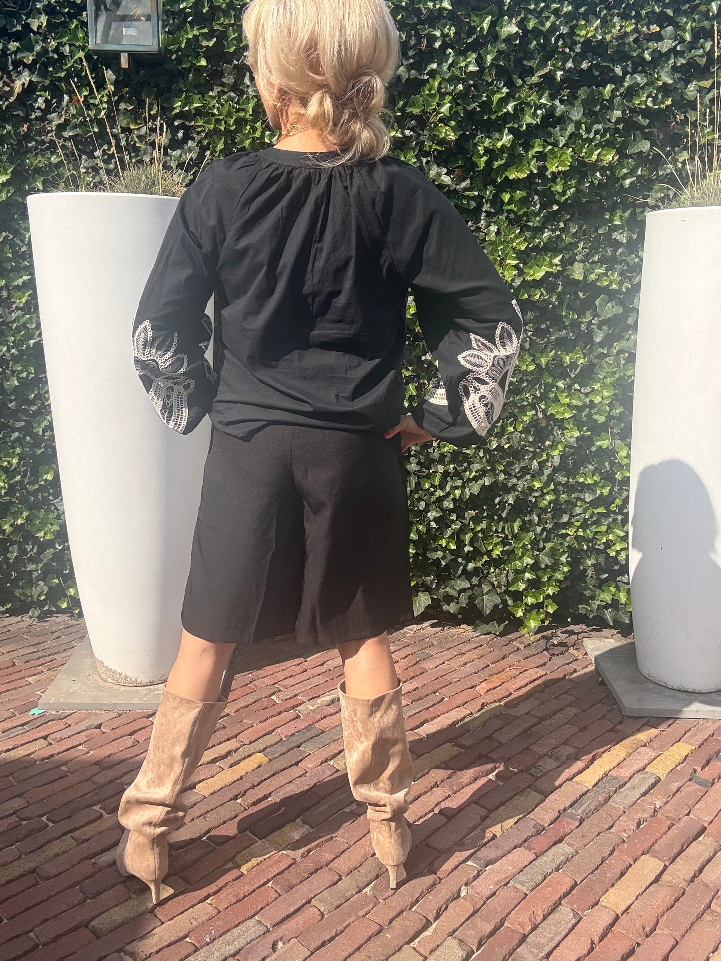 Bermuda Black