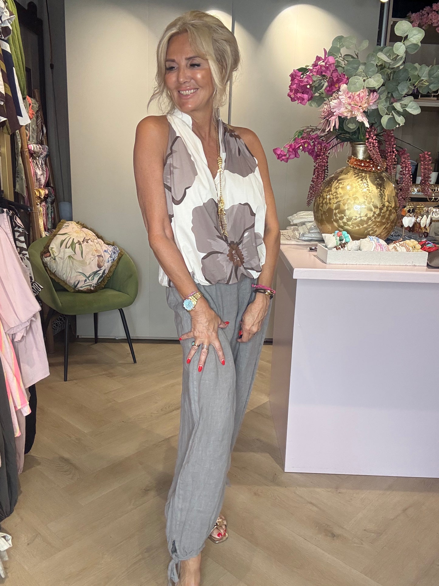 Top flower taupe