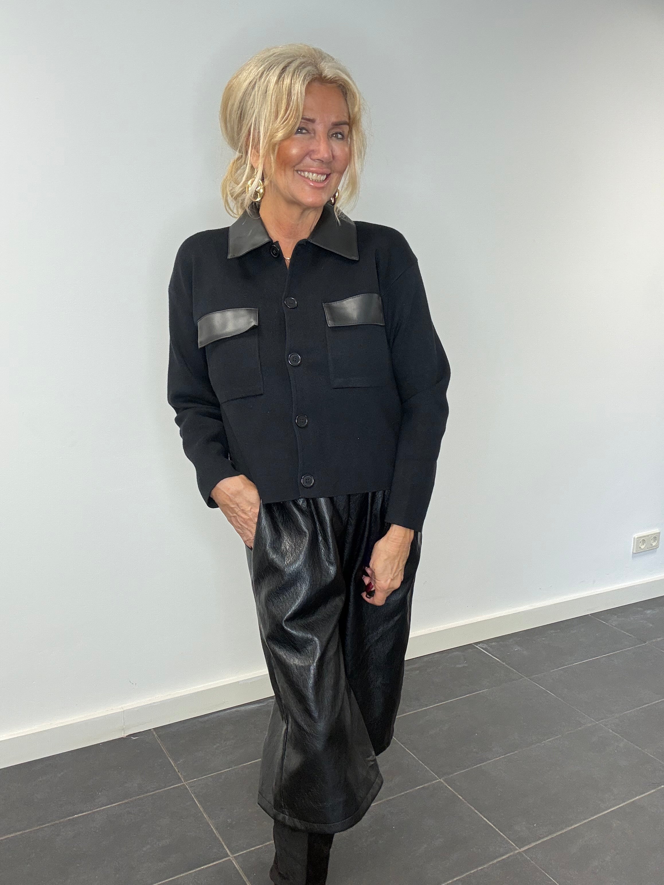 Vest Jasje Zwart Puh Details