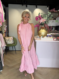 Kjole i linned med halterneck og strik, Rose 🌸