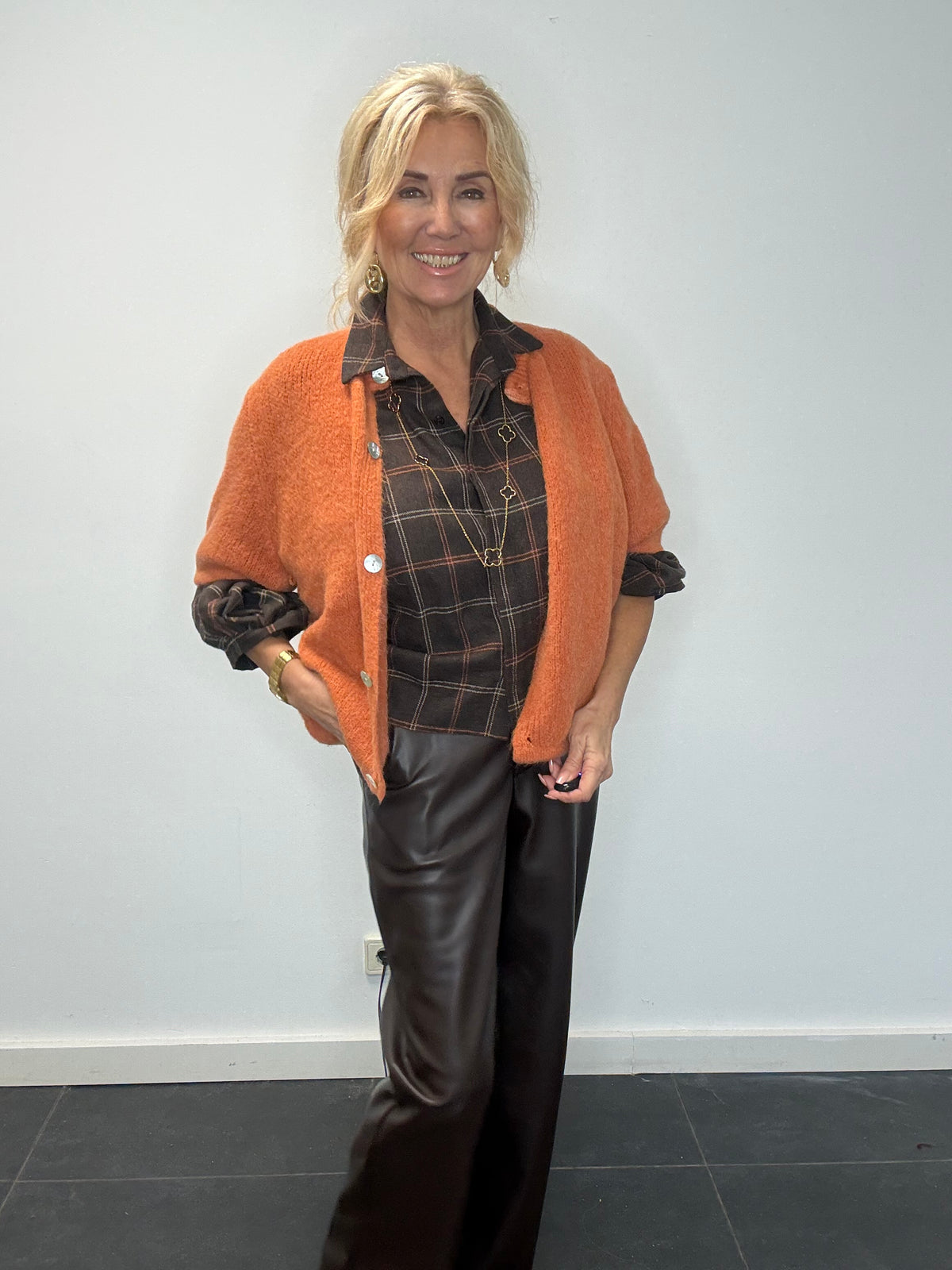 Blusen Emma mørkebrun Briek