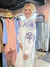 Kjole linnedlook blå broderi