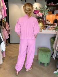 Chaqueta bomber rosa con manga globo de tres cuartos