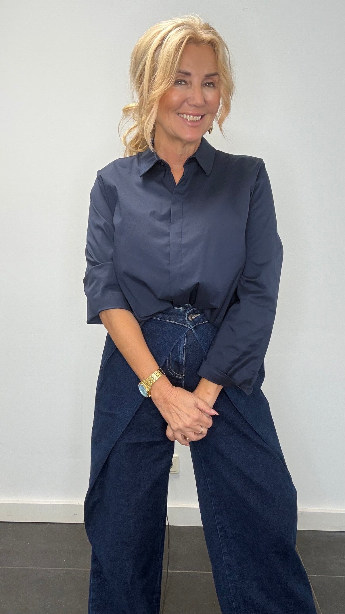 Basic blouse in dark blue