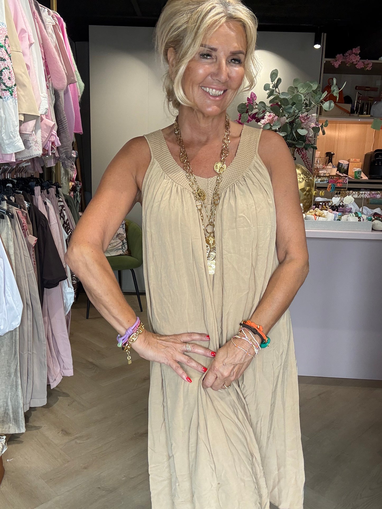 Jurk Camel Zandvoort a tenger mellett