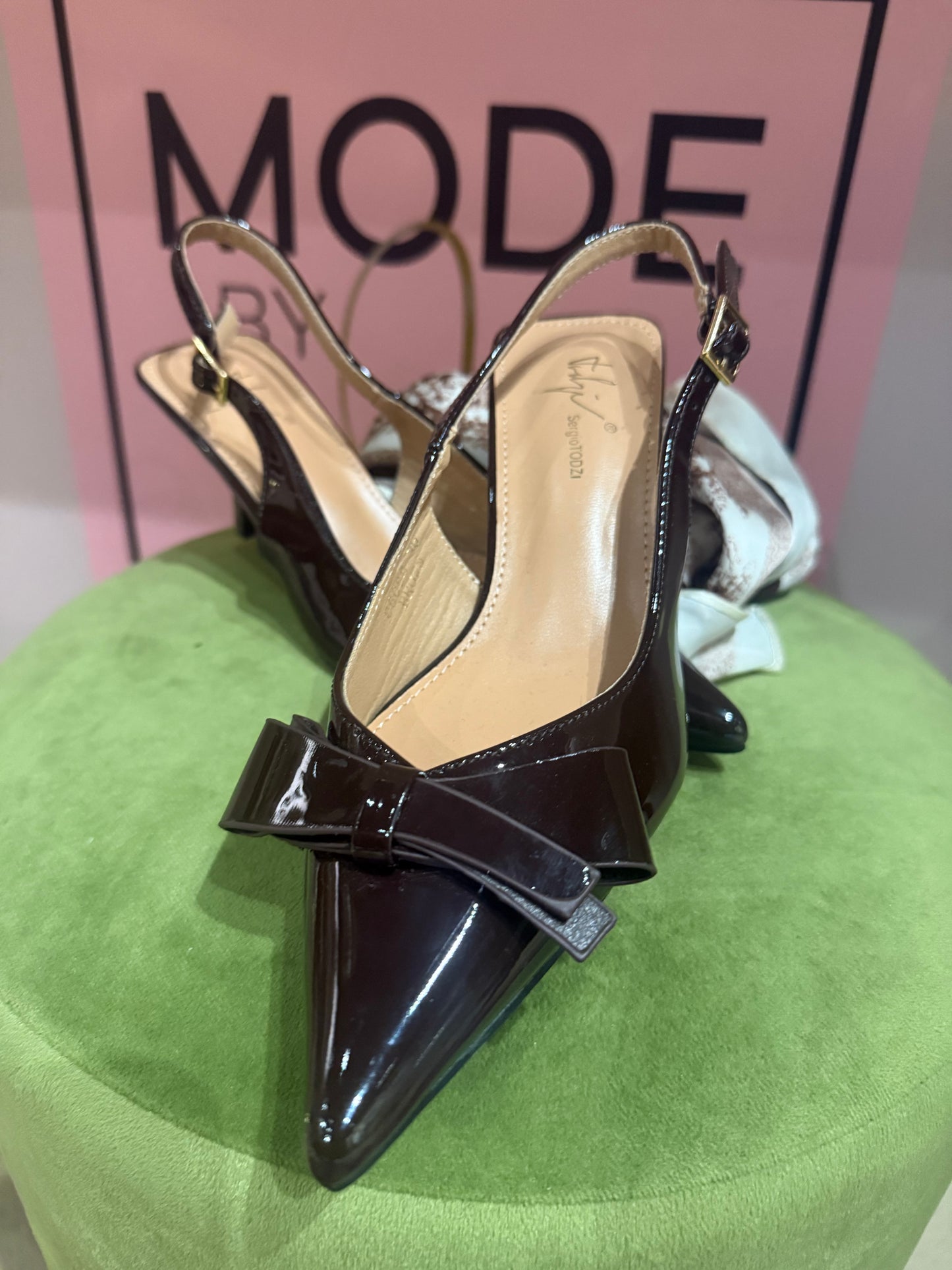 Schoentje Bruin lak slingback met strik 🎀