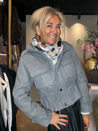 Jasje Kort Model Grijs