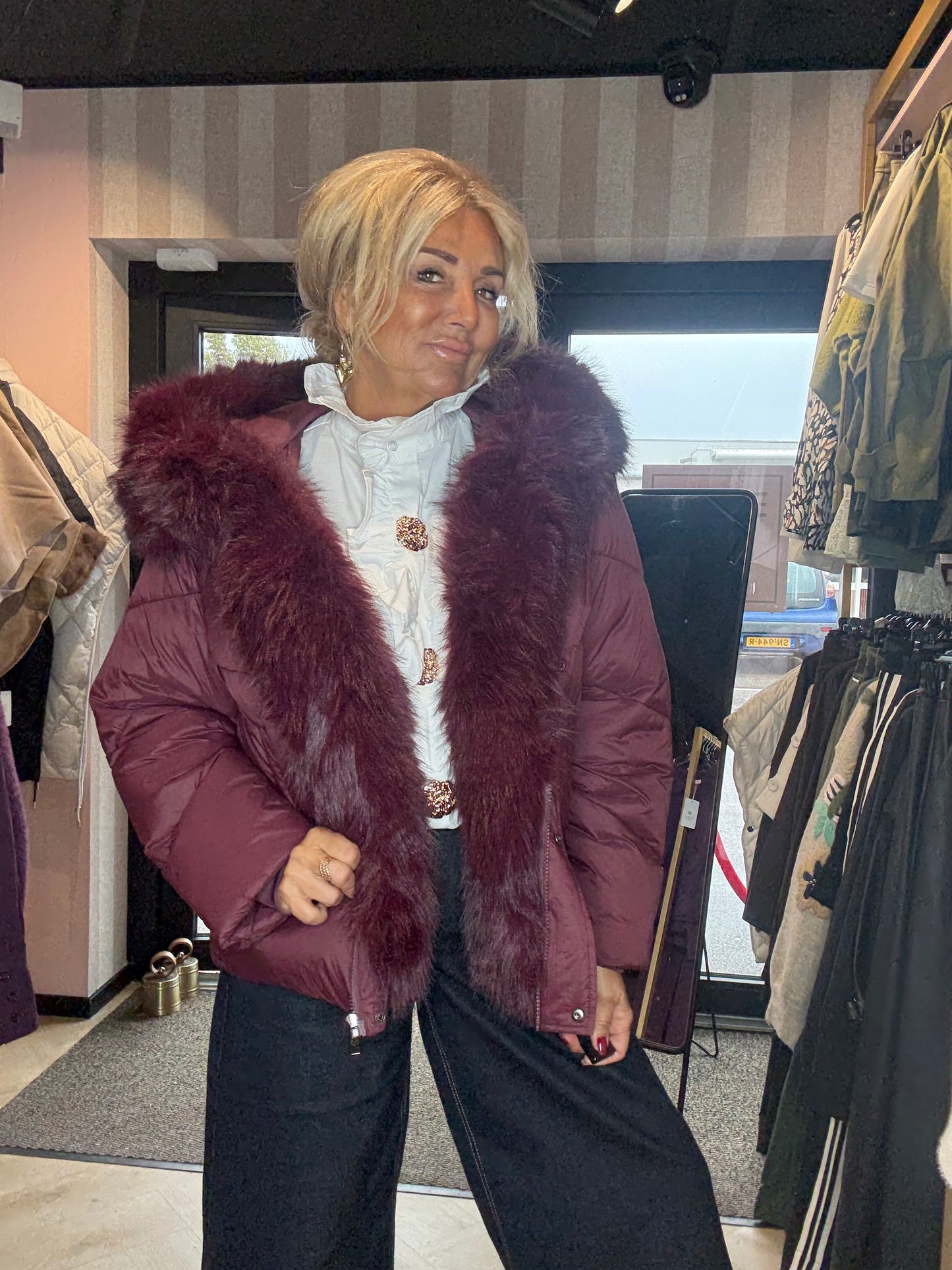 Jas Chic Fur Burgundy