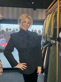 Colbert Zwart  getailleerd