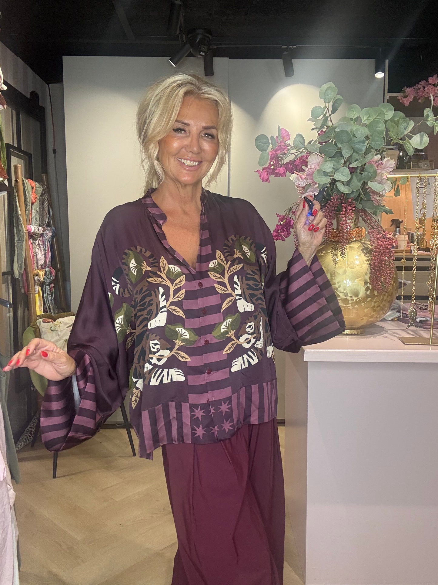 Bluse aus Viskose-Satin mit Tigermuster