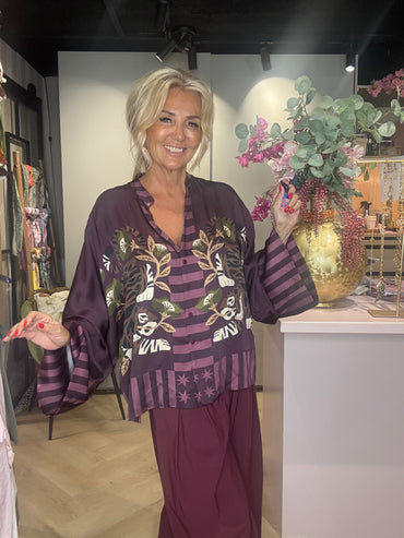 Bluse i satinvævet viskose med tigerprint